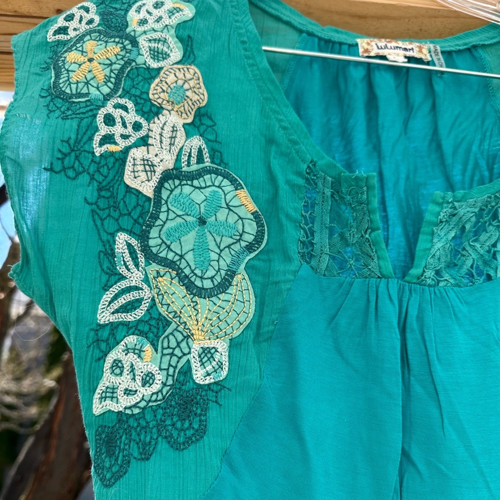 Lulumari NWOT Turquoise Yellow Green Top Shirt Appliqué Embroidered Large - Picture 1 of 13